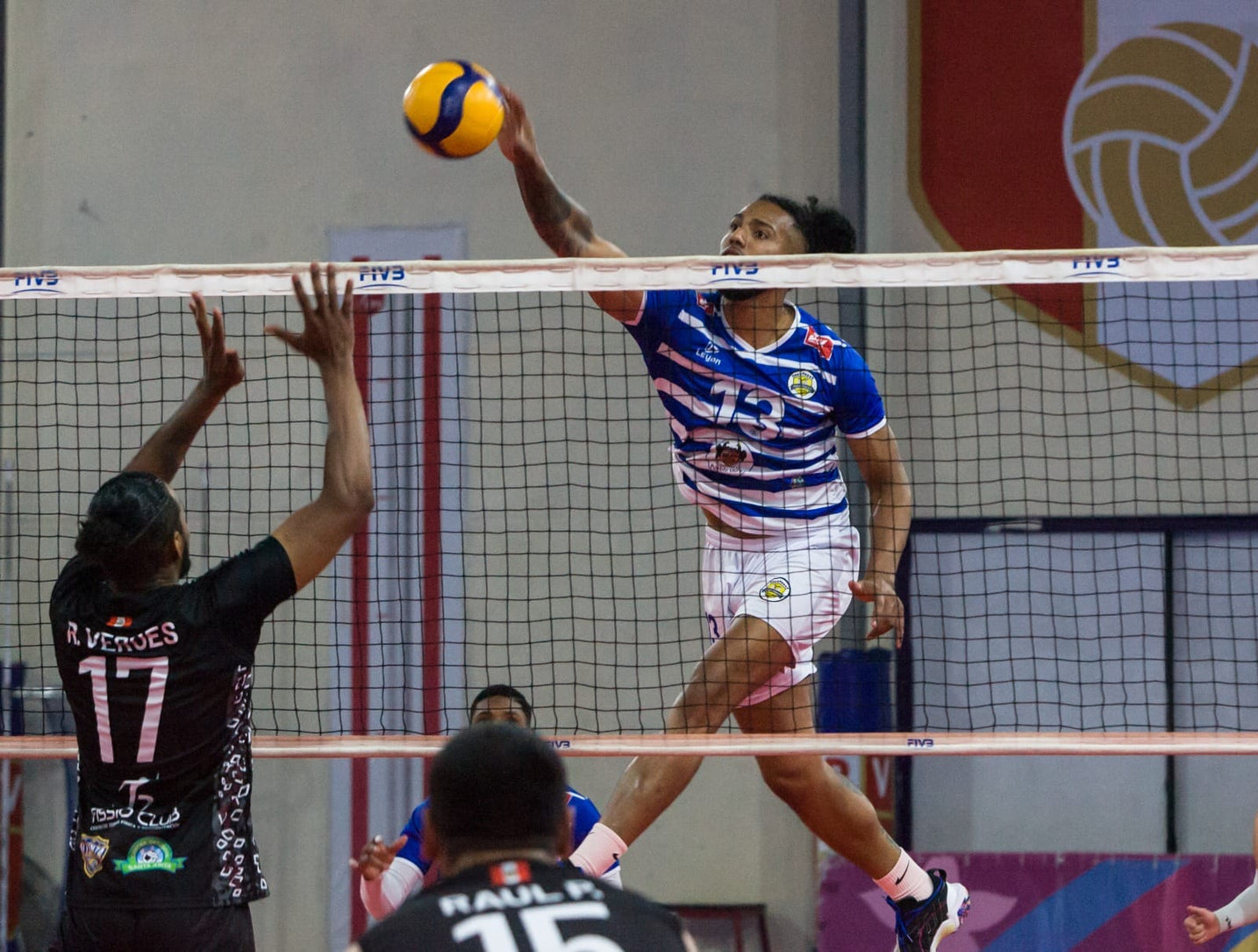 Peerless y Lito Voley firmes en la liga nacional
