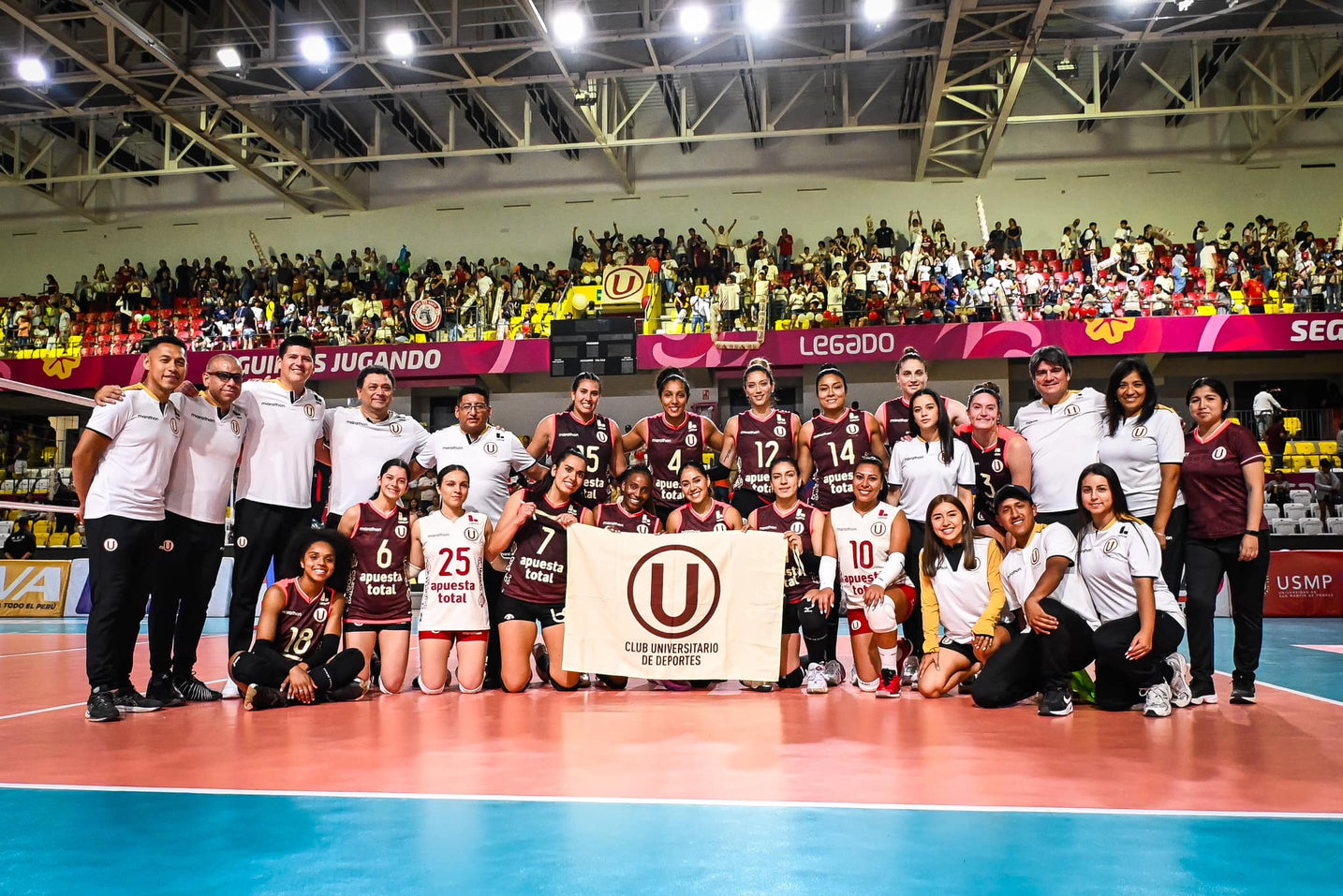 Universitario mantiene su racha ganadora ante Olva Latino