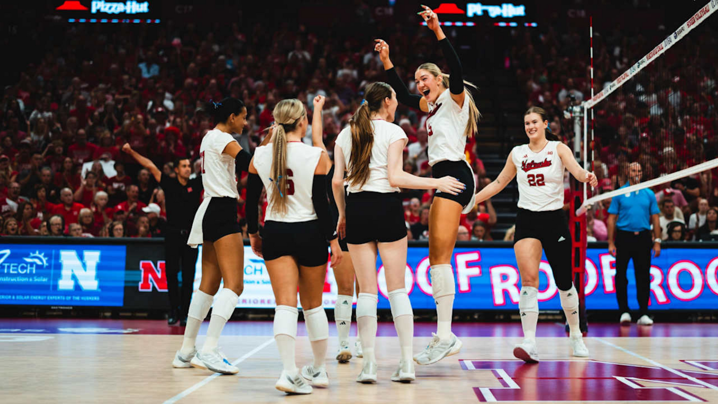 Nebraska vuelve para buscar el título