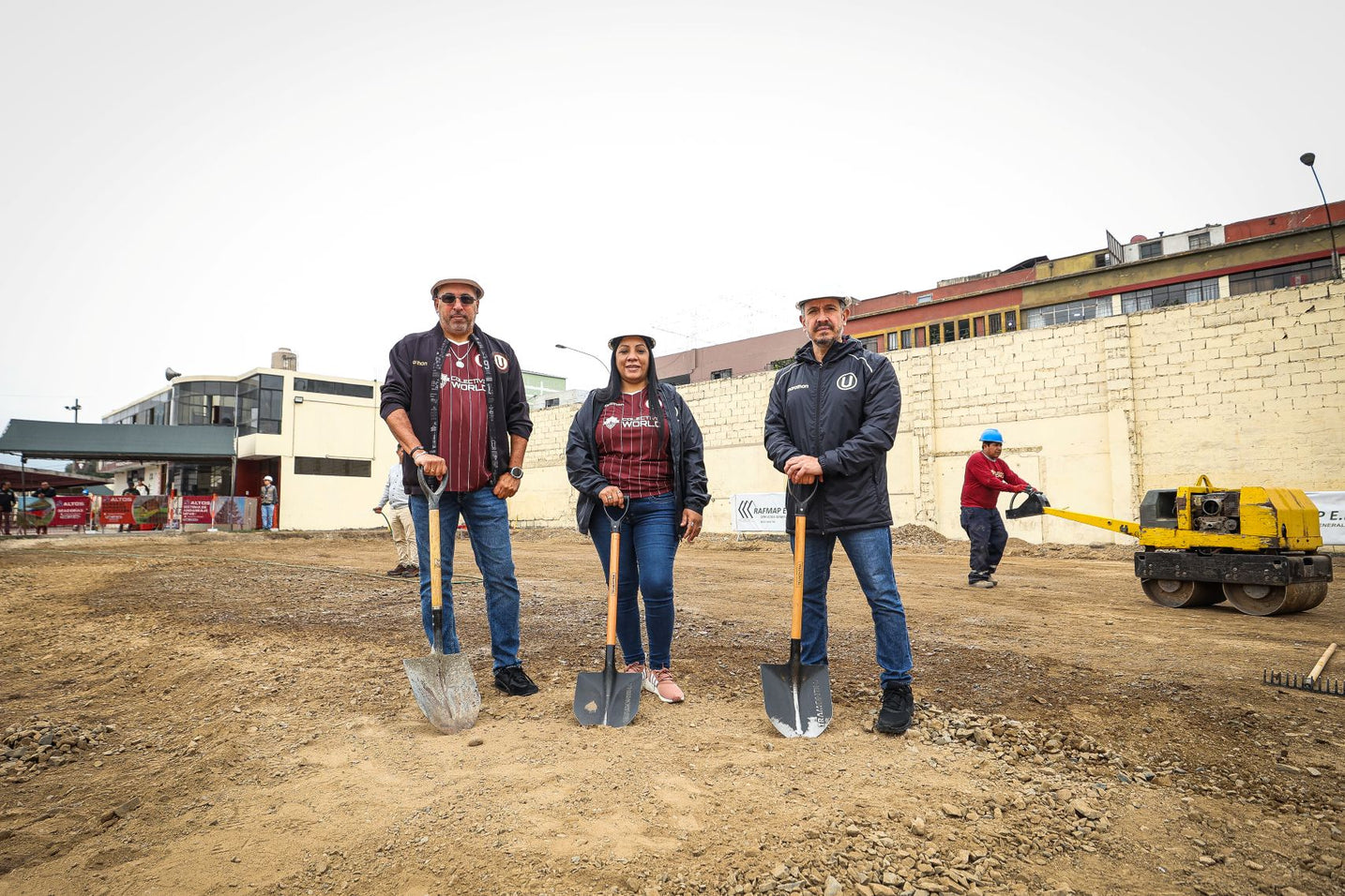 Universitario inicia la construcción de nuevas canchas de vóley