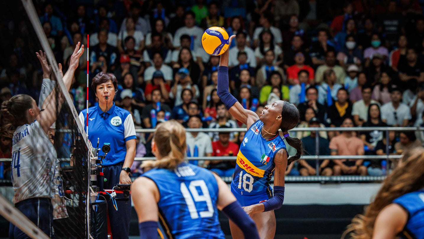 Italia extiende su racha ganadora a 30 partidos en su debut en el Mundial