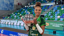 MAGUILAURA FRÍAS LEVANTA EL TROFEO DE LA COPA DE LA REINA CON EL CAJASOL DE ESPAÑA