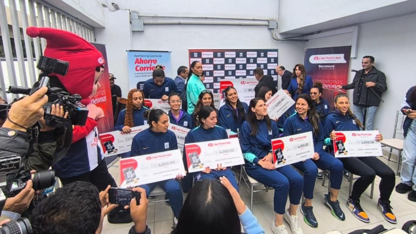 Caja Huancayo premió a las campeonas del vóley peruano
