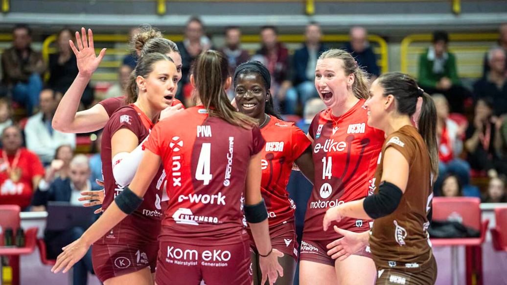 Busto sorprende a Scandicci y celebra su primera victoria de la temporada