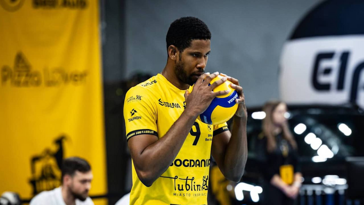 Seis aces de León ayudan al Lublin a mantenerse invicto