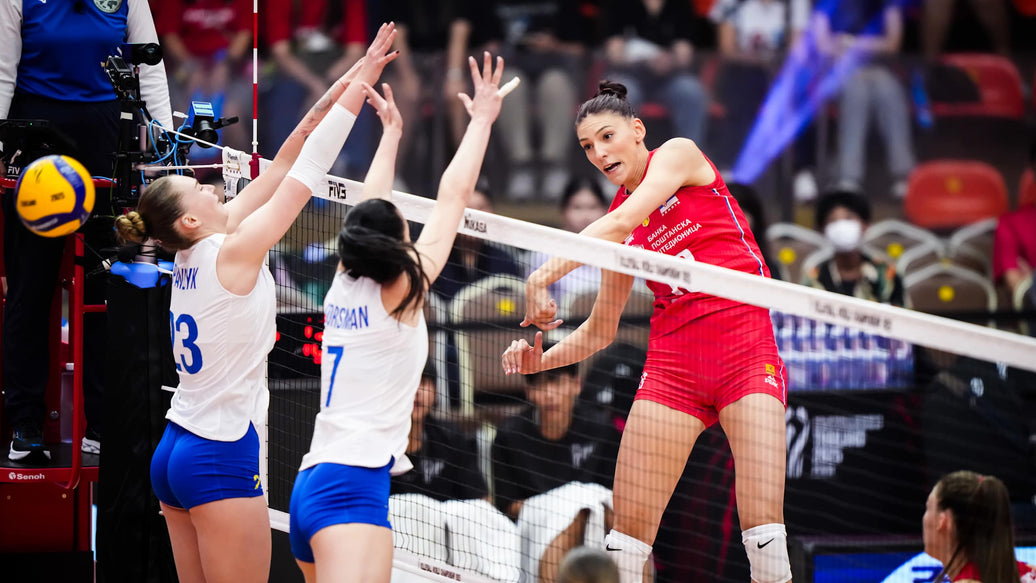 Serbia comienza la defensa del título con buen pie